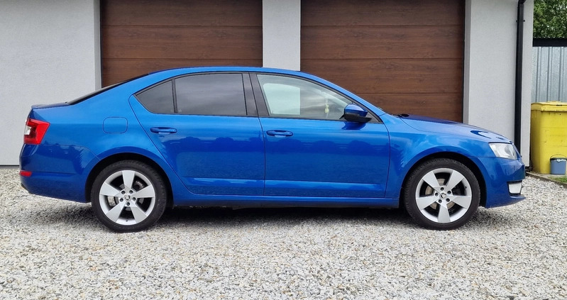 Skoda Octavia cena 36500 przebieg: 199000, rok produkcji 2015 z Moryń małe 667